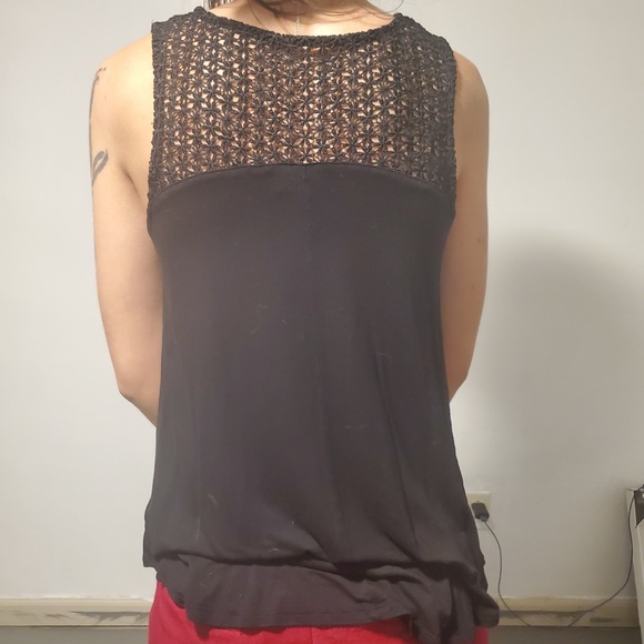 Lace shoulder tank - Picture 2 of 4